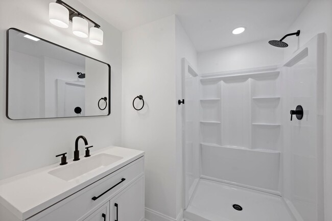Building Photo - Newly Renovated 4-Bedroom, 2-Bath Home wit...