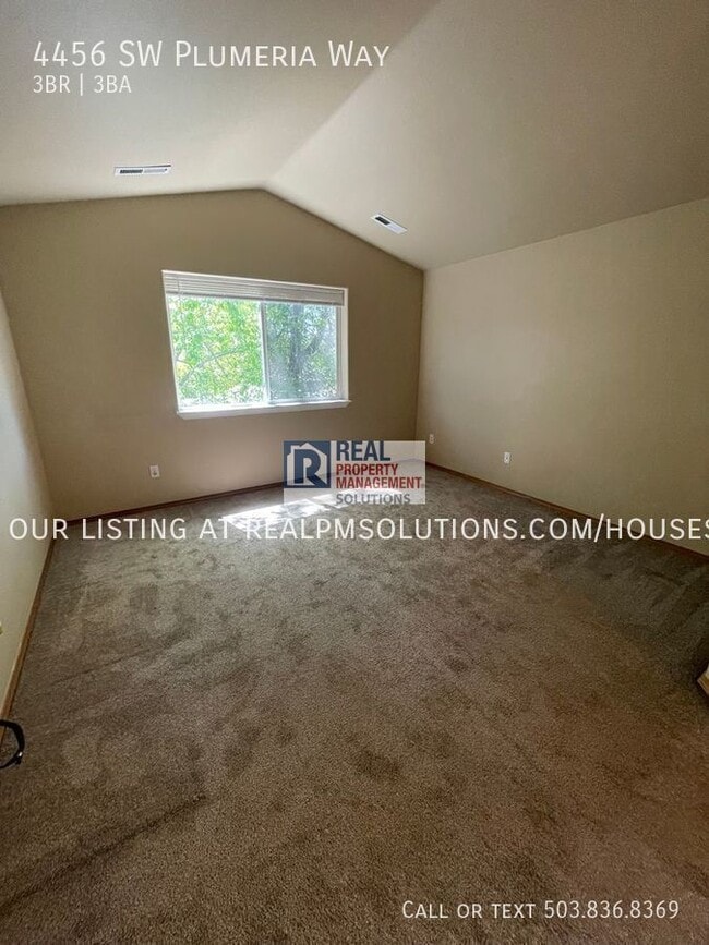 Building Photo - 4456 SW Plumeria Way