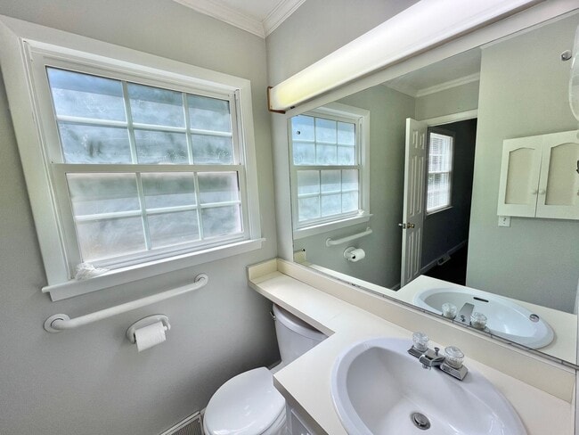Building Photo - Charming 3BD, 1.5BA Raleigh Home in a Prim...