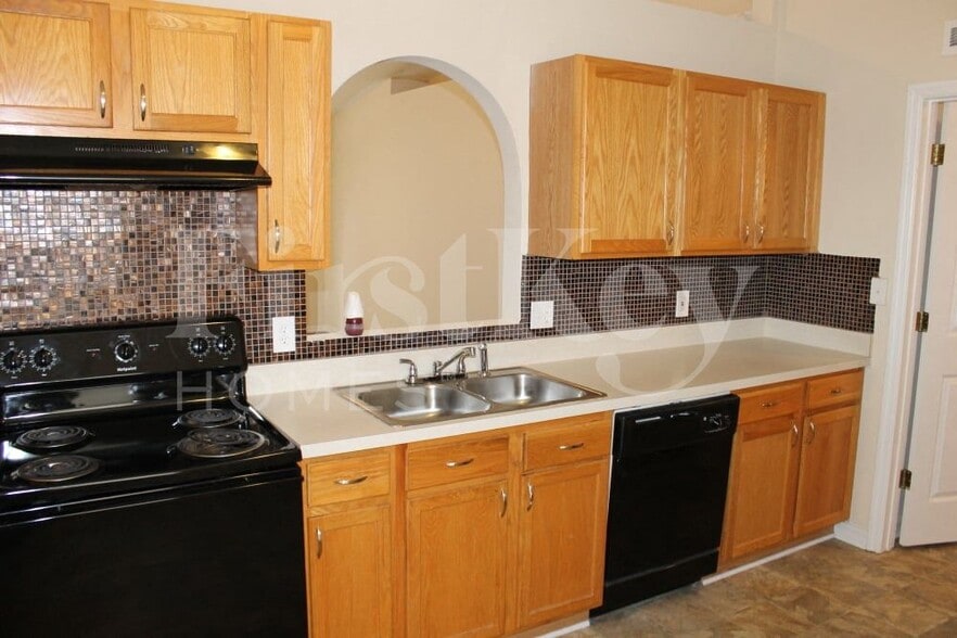 Building Photo - 7395 Edenfield Park Rd