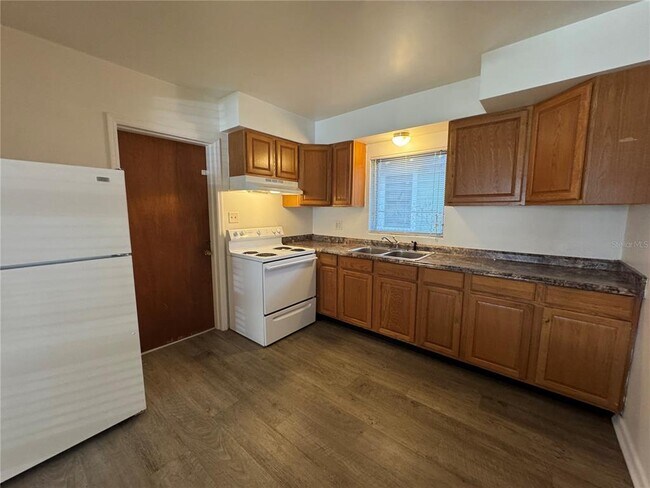 Building Photo - 1307 N Fern Creek Ave
