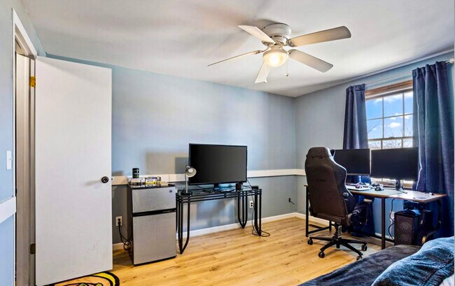 Building Photo - 273 Queens Way