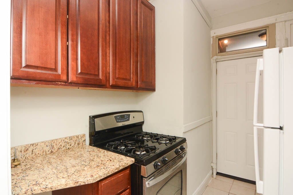 Building Photo - 519 W Surf