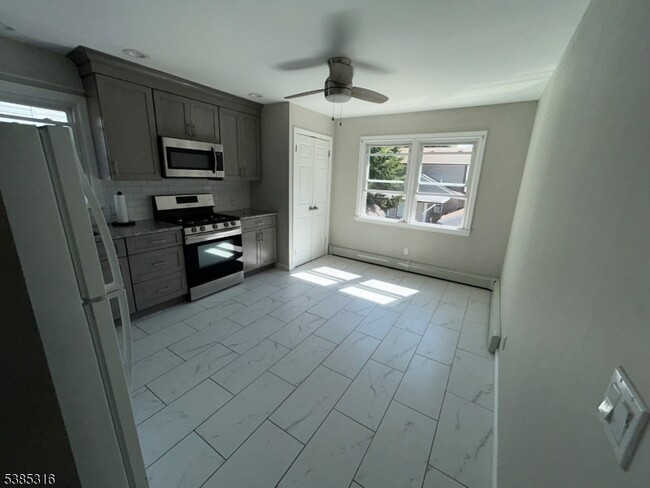 Building Photo - 49 7th Ave