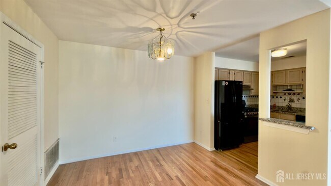Building Photo - 1133 Waterford Dr