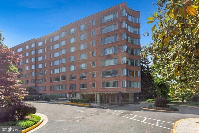 Primary Photo - 4200 Cathedral Ave NW