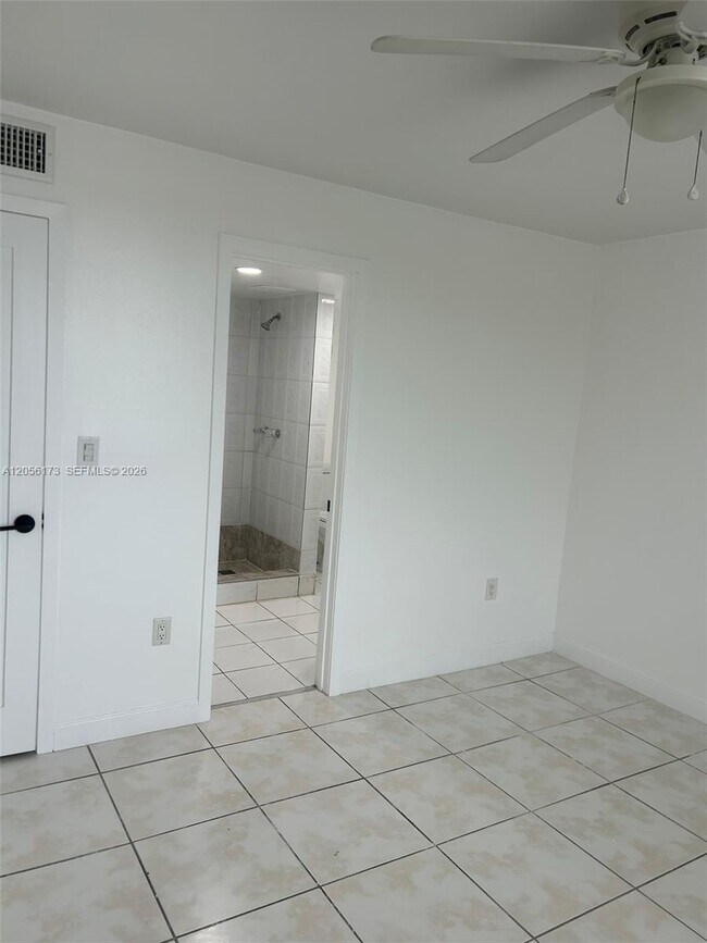 Building Photo - 10000 NW 80th Ct