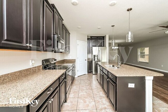 Building Photo - 2704 Garden Falls Dr