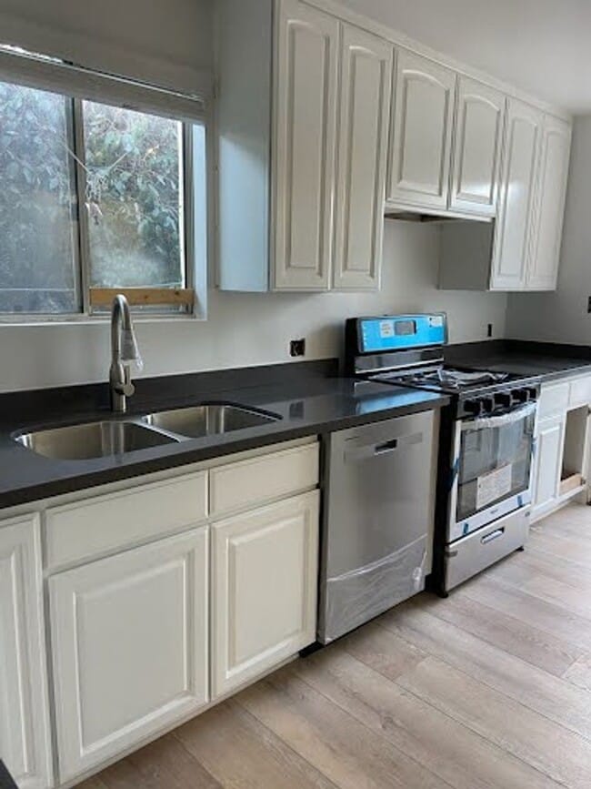 Building Photo - Charming Newly Renovated HOUSE with Privat...