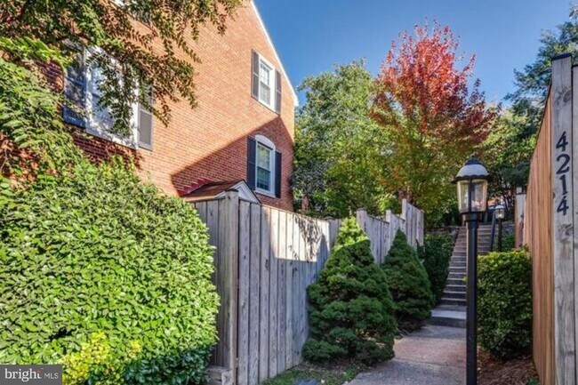 Building Photo - 4224 32nd St S