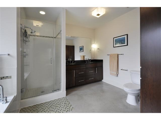 Building Photo - 800 Brazos St