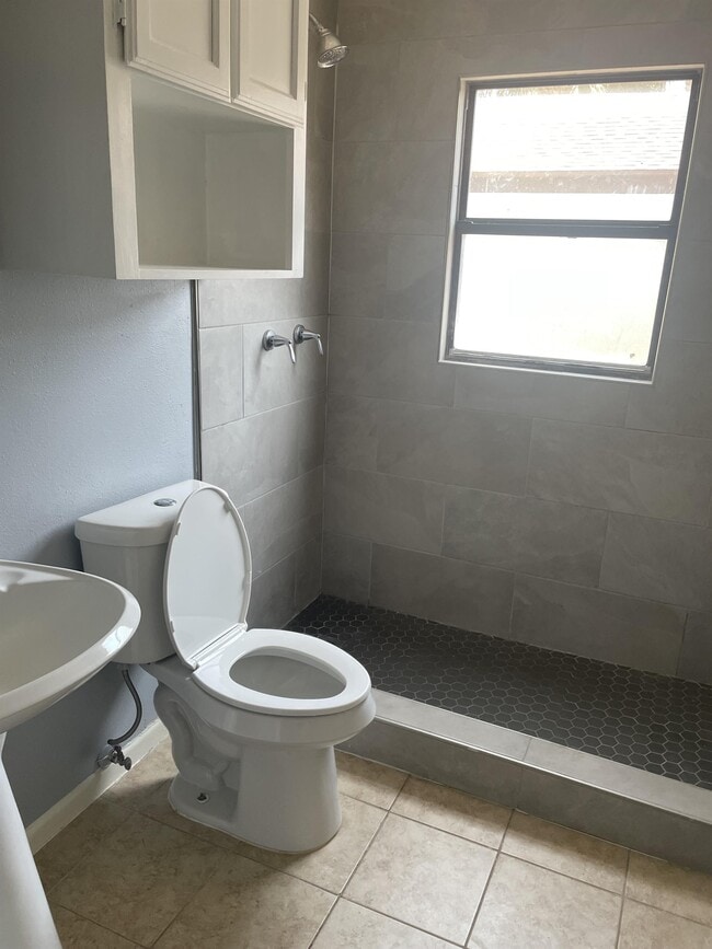 Building Photo - 329 N 8th St