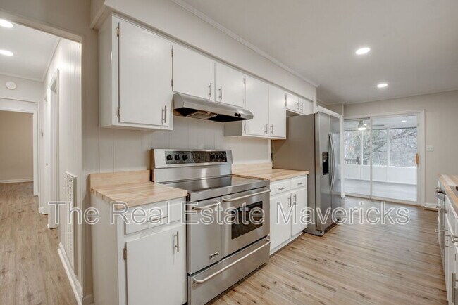 Building Photo - 810 Caldonia St