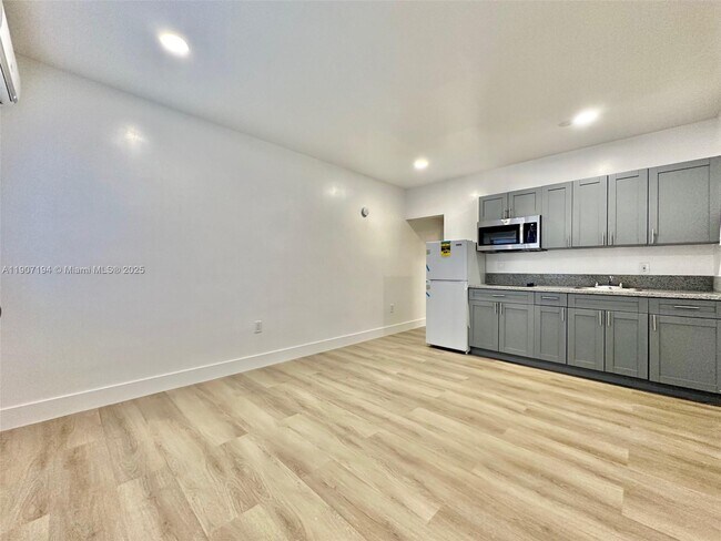 Building Photo - 5545 N Miami Ave