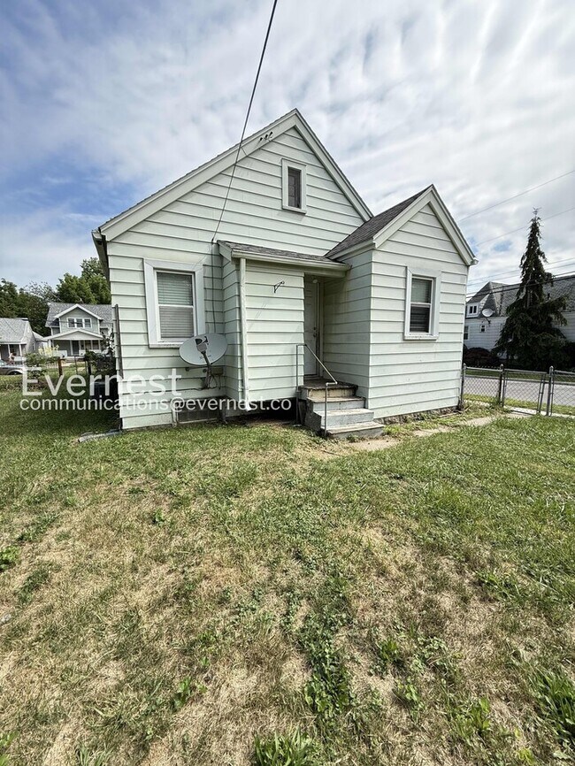 Building Photo - 3 Bed/1 Bath Home / Vouchers Accepted / Available Now!