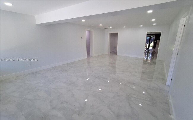 Building Photo - 216 Shadow Way