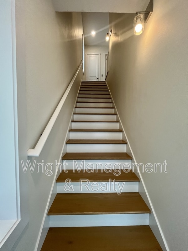 Building Photo - 821 Oak Bend Ln