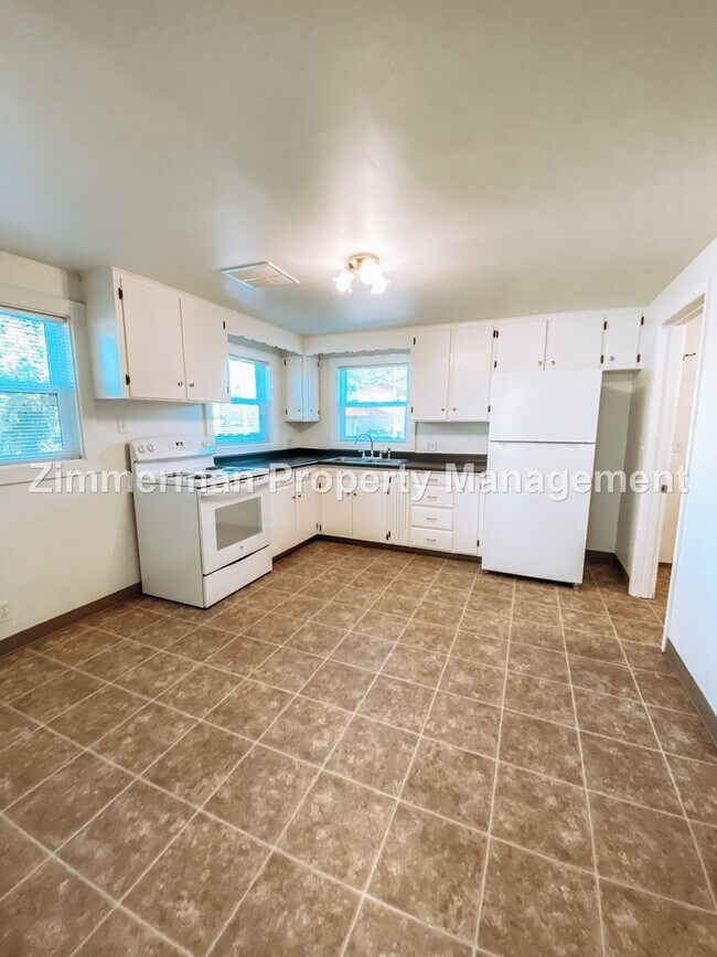 Building Photo - 485 N 24th St