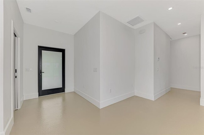 Building Photo - 2144 Webber St