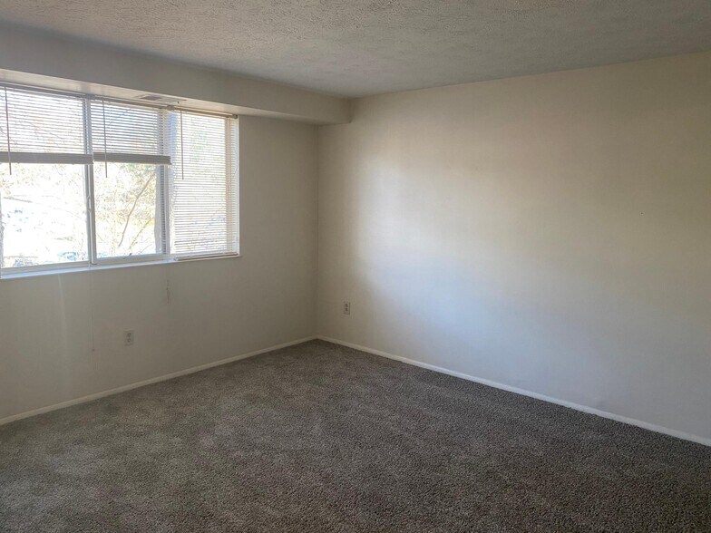 Building Photo - 329 Ridge Point Cir