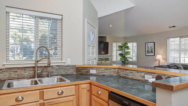 Building Photo - Beautiful Condo In Surprise Valley!