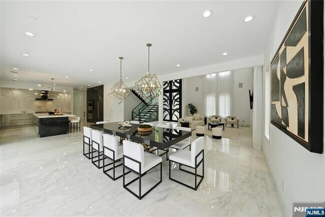 Building Photo - 44 Floral Terrace