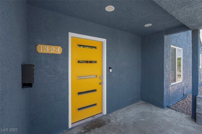 Building Photo - 1324 Francis Ave