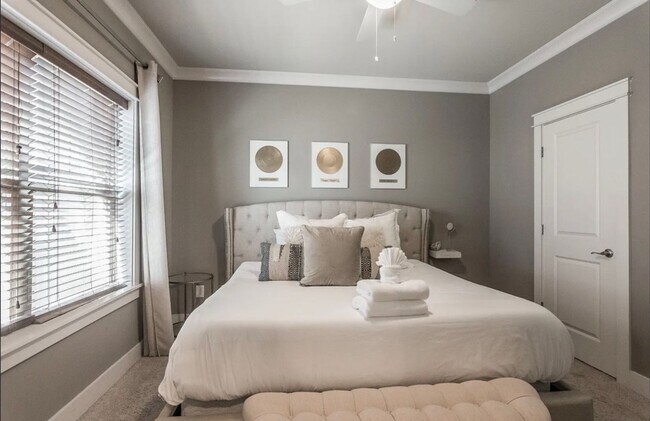 Building Photo - Belmont / Vanderbilt University Condo!!