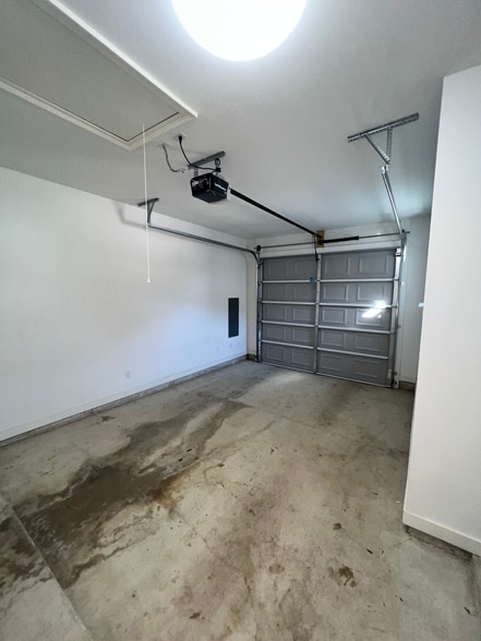 Closed Garage w/entry into Attic - 324 Saint Thomas Ln