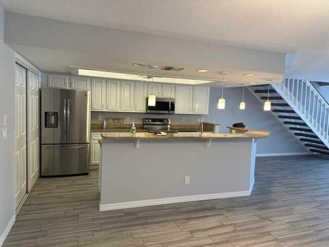 Building Photo - 4949 N Hwy A1A