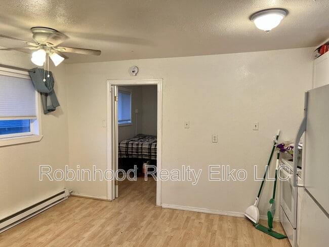 Building Photo - 756 1/2 Maple Street Unit A