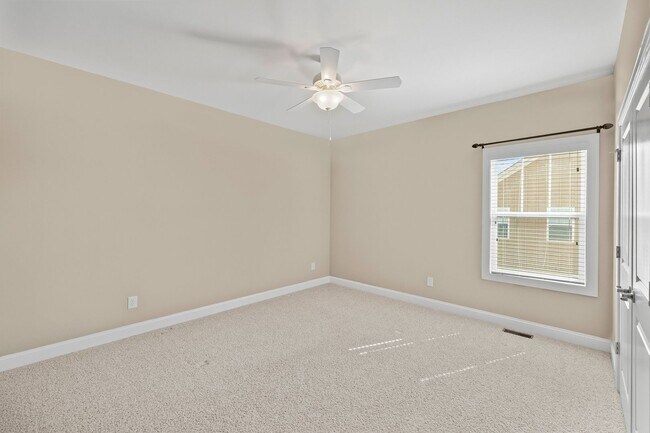 Building Photo - 4 Bedroom Home with Finished Flex Space Ab...