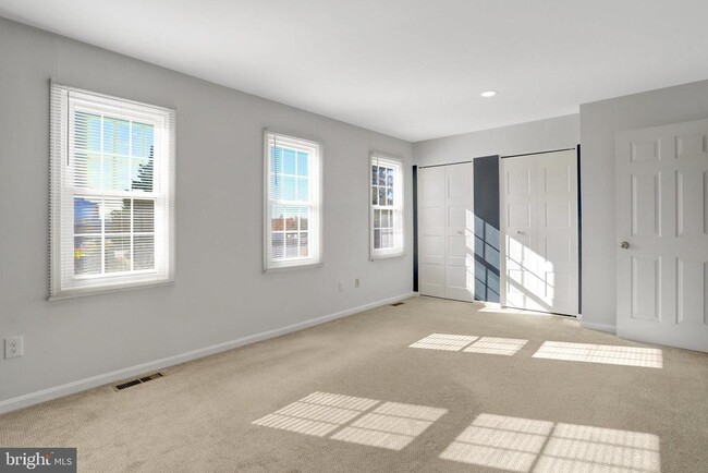 Building Photo - 6576 Yadkin Ct