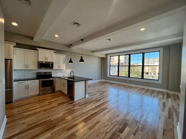 Primary Photo - 116 S Main St