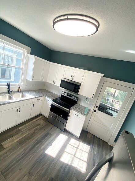Kitchen - 412 E 40th St