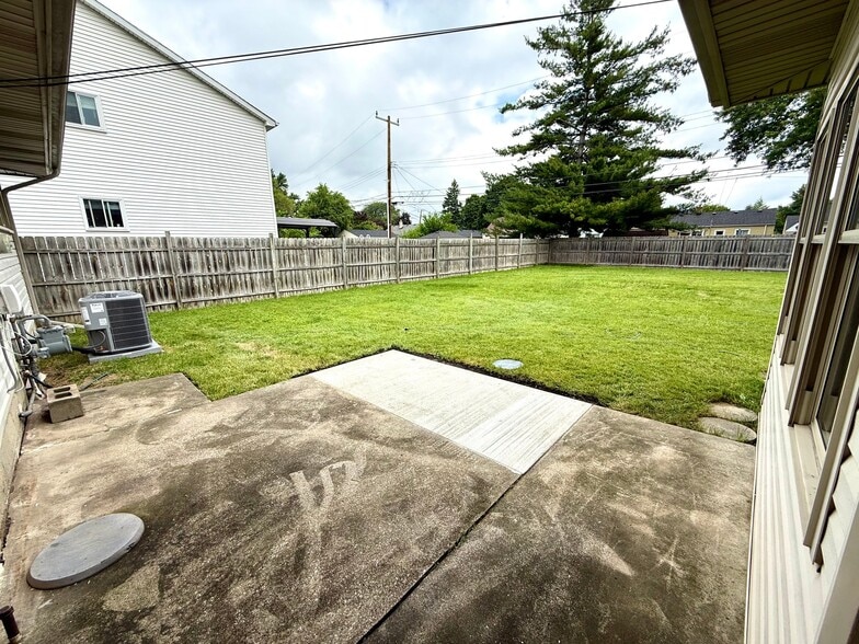 Building Photo - 17268 Horger Ave