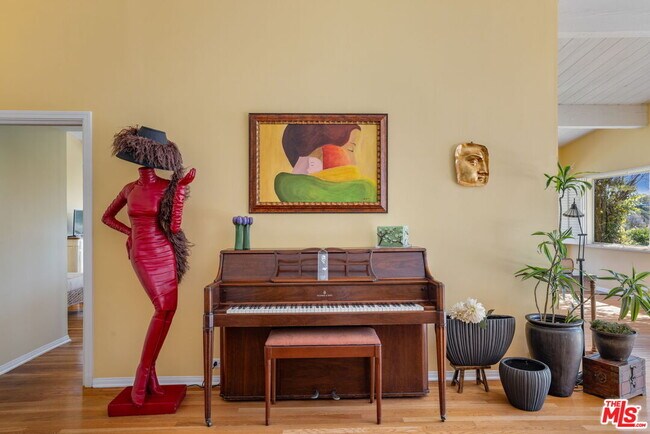 Building Photo - 1336 Bienveneda Ave