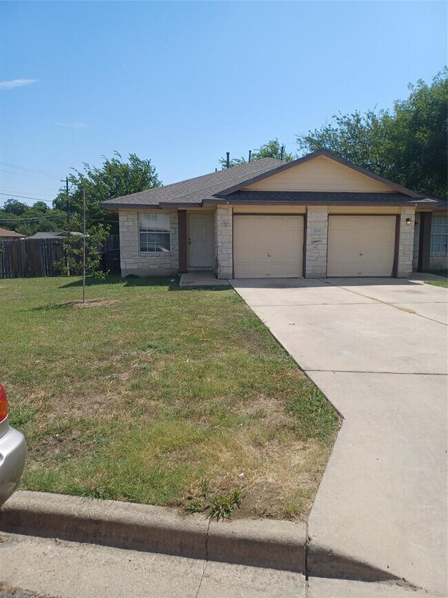 Primary Photo - 2201 Creekside Ln