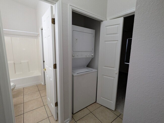 Building Photo - Charming 2BR Condo in Aurora