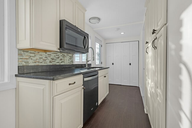 Building Photo - 3225 Illinois Rd