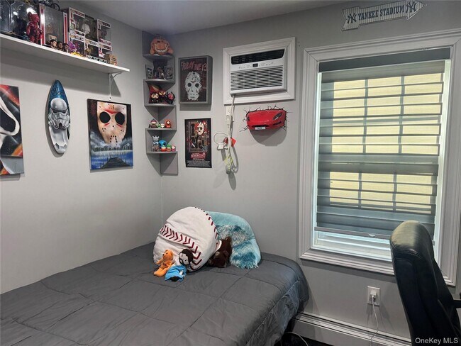 Building Photo - 614 Monroe Blvd