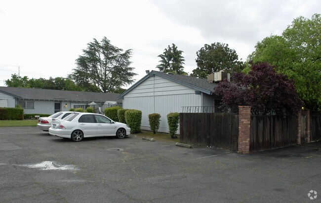 Building Photo - 708 W Bullard Ave