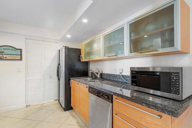 Building Photo - 4200 S Ocean Blvd