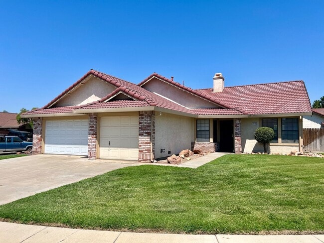 Primary Photo - Single story with 3 car garage!