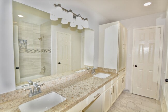 Building Photo - 2020 Ward St