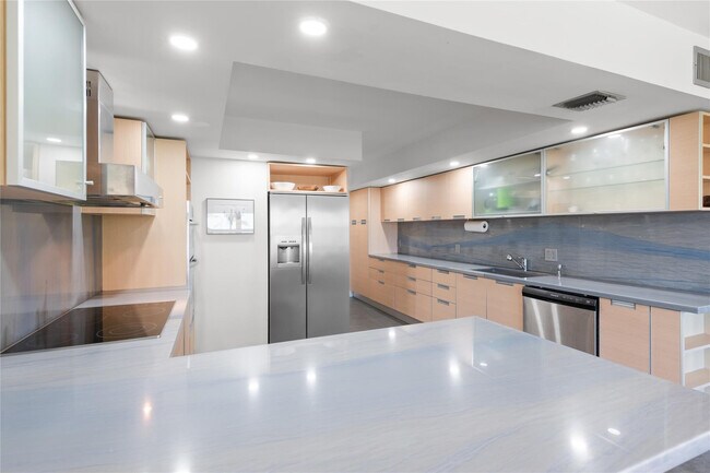 Building Photo - 4900 N Ocean Blvd