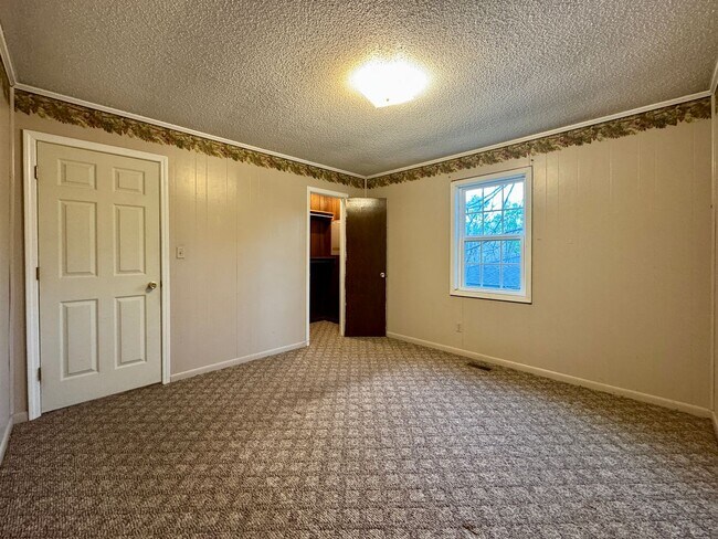 Building Photo - 3 Bedroom 1 Bath Home in Meadow Heights