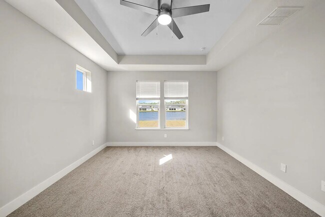 Building Photo - Breakfest Point 3 Bedroom 2 bath