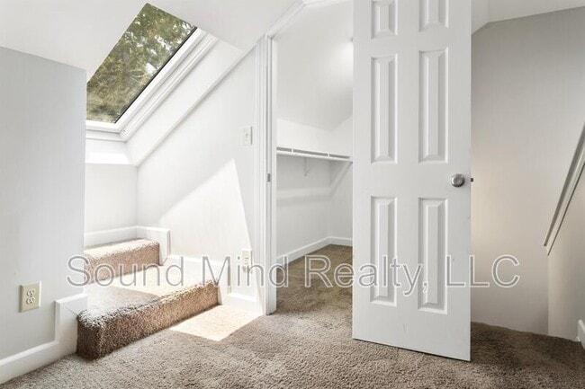 Building Photo - 112 Lomond Ln