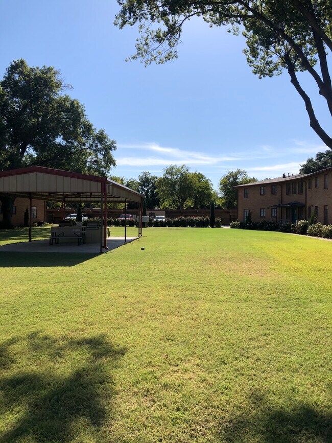 Building Photo - 3701 Southmoor Ln